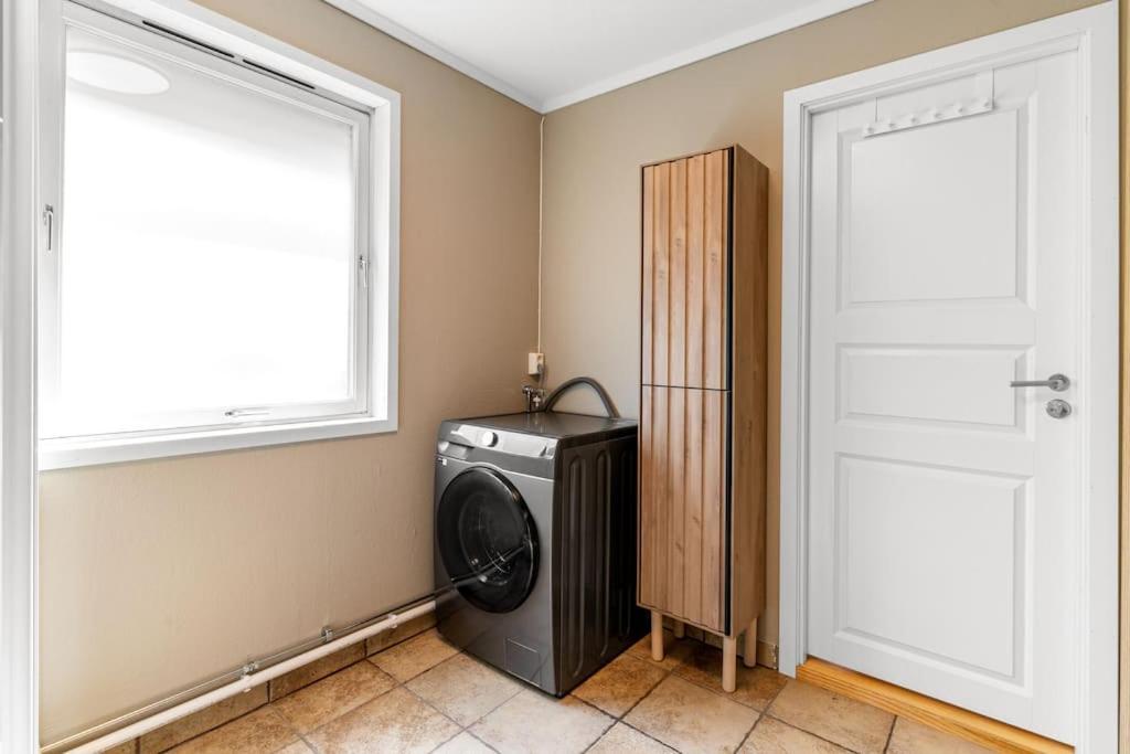 Fully Furnished Close To Technology Park And Uni Apartment *